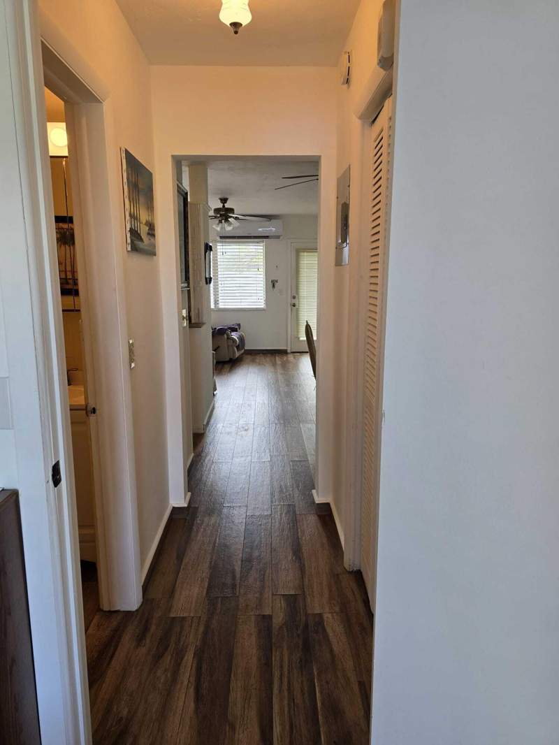 1 bedroom Stock Cooperative at 1000 SW 10th Avenue #19p, Rolen Lake Gardens Co-Op, Hallandale Beach — photo 5