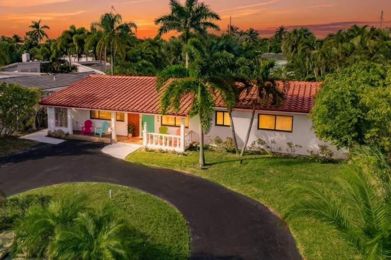 4 bedroom Single Family Residence at 245 N Tradewinds Avenue, Silver Shores Sec Of Laud, Lauderdale-By-The-Sea — photo 2