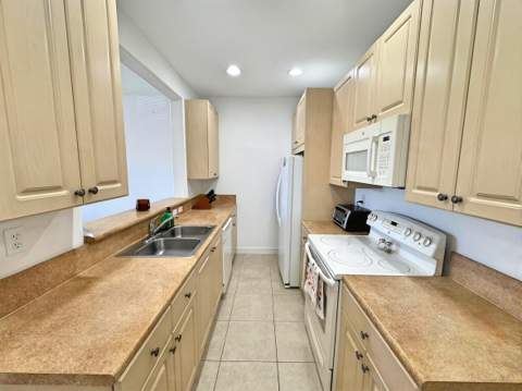 474 SW 147th Avenue, Pembroke Pines FL - photo 8 of 16