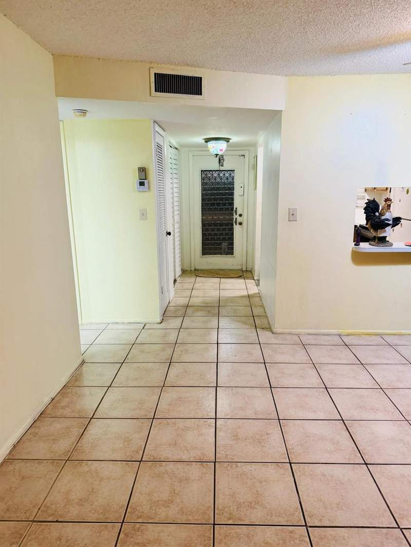 2 bedroom Condominium at 8460 Sunrise Lakes Boulevard #202, Sunrise Lakes 52 Condo, Sunrise — photo 2