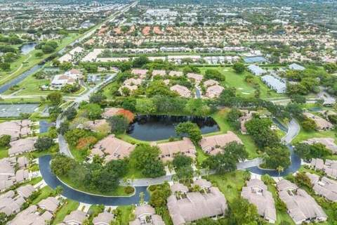 5055 Oakhill Lane #221, Delray Beach FL - photo 23 of 52