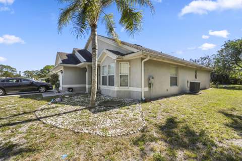 609 NW Cardinal Drive, Port St. Lucie FL - photo 6 of 10