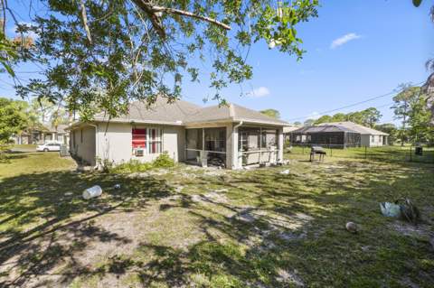 609 NW Cardinal Drive, Port St. Lucie FL - photo 8 of 10