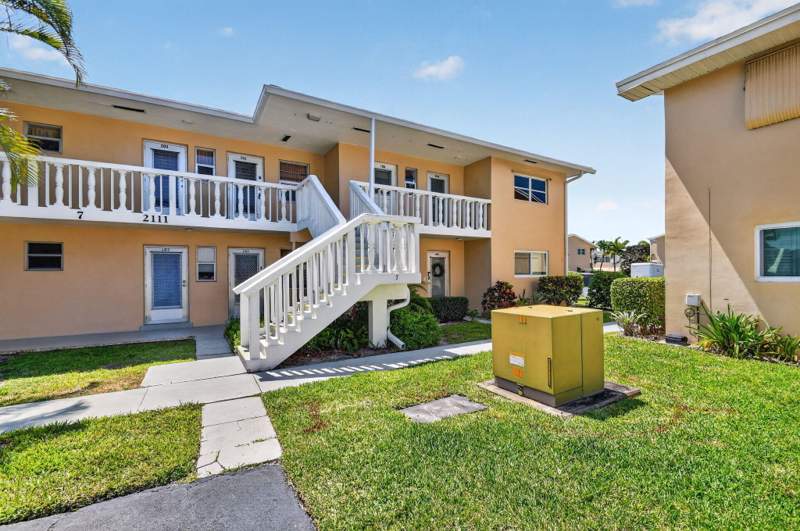 2 bedroom Condominium at 2111 NE 1st Court #204, Village Royale Condo 1, Boynton Beach — photo 3
