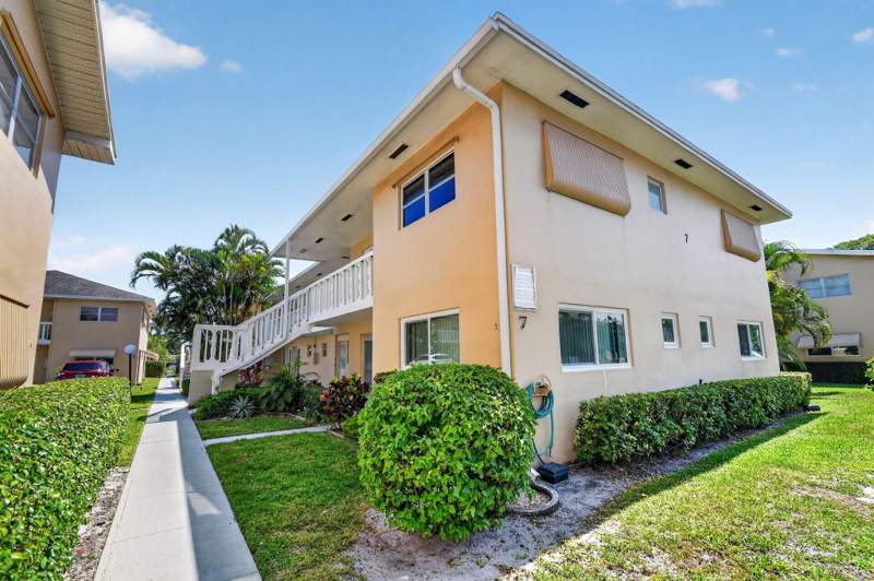 2 bedroom Condominium at 2111 NE 1st Court #204, Village Royale Condo 1, Boynton Beach — photo 4