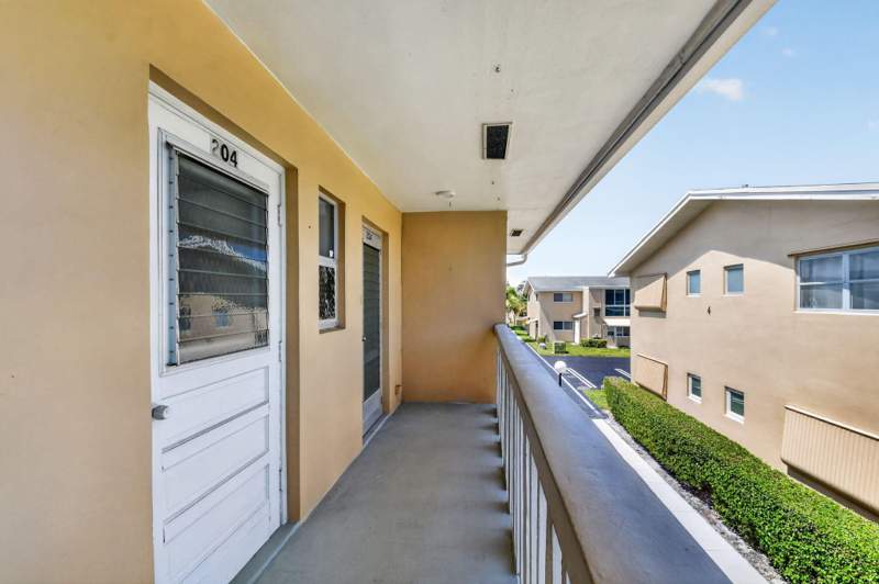 2 bedroom Condominium at 2111 NE 1st Court #204, Village Royale Condo 1, Boynton Beach — photo 5