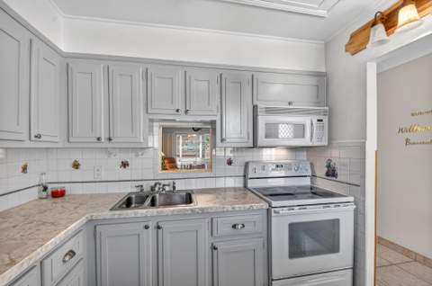 2111 NE 1st Court #204, Boynton Beach FL - photo 10 of 40