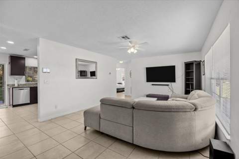 1549 SE Minorca Avenue, Port St. Lucie FL - photo 6 of 36