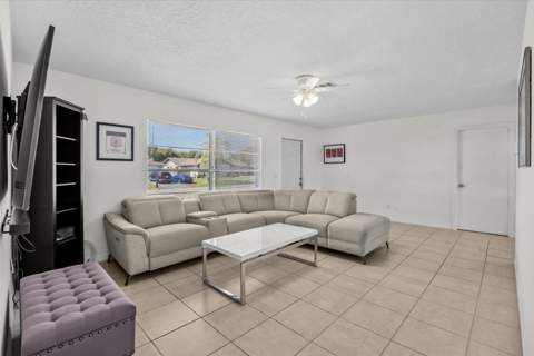 1549 SE Minorca Avenue, Port St. Lucie FL - photo 8 of 36