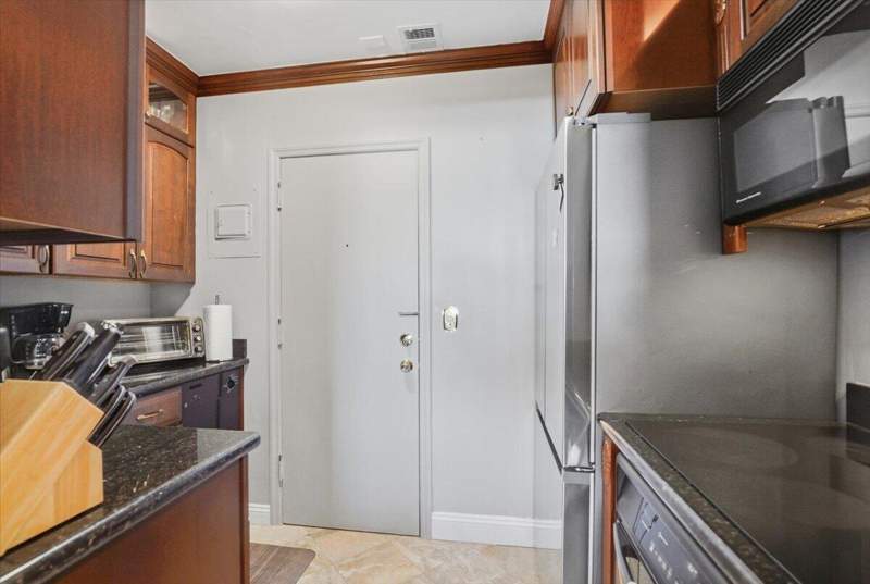 1 bedroom Stock Cooperative at 6261 NE 19th Avenue #1229, Georgian Court Apts North Co-Op, Fort Lauderdale — photo 4