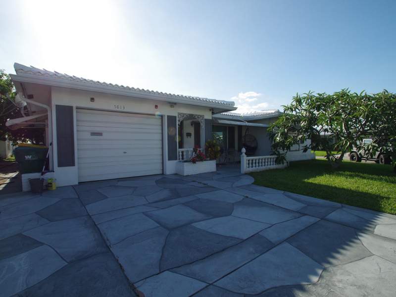 3 bedroom Single Family Residence at 5813 NW 82nd Avenue, Mainlands Of Tamarac Lakes, Tamarac — photo 2