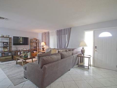 5813 NW 82nd Avenue, Tamarac FL - photo 7 of 27