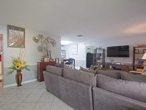 5813 NW 82nd Avenue, Tamarac FL - photo 8 of 27