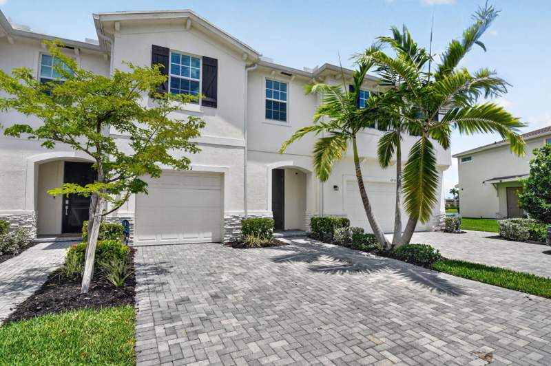 4 bedroom Townhouse at 6933 N Harbours Edge Avenue, Lakeshore At The Fountains, Lake Worth — photo 2