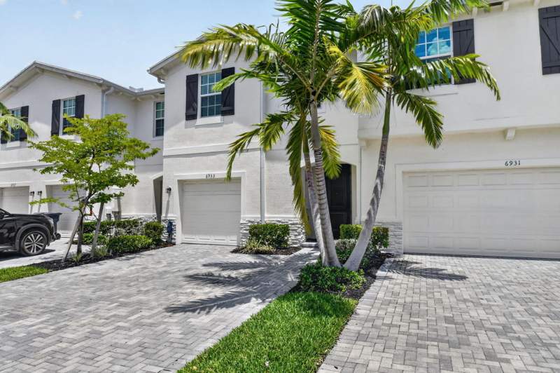 4 bedroom Townhouse at 6933 N Harbours Edge Avenue, Lakeshore At The Fountains, Lake Worth — photo 3