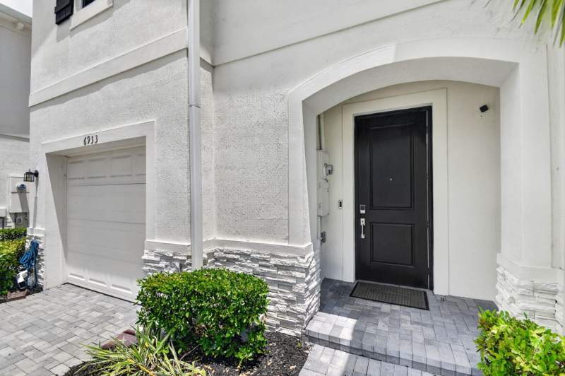 4 bedroom Townhouse at 6933 N Harbours Edge Avenue, Lakeshore At The Fountains, Lake Worth — photo 4