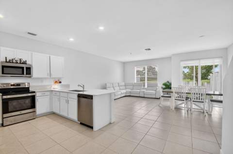 6933 N Harbours Edge Avenue, Lake Worth FL - photo 10 of 90