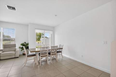 6933 N Harbours Edge Avenue, Lake Worth FL - photo 15 of 90