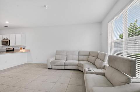 6933 N Harbours Edge Avenue, Lake Worth FL - photo 18 of 90