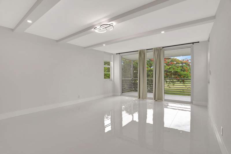 3 bedroom Condominium at 3505 Oaks Way #204, No 115 Palm-Aire Country Club, Pompano Beach — photo 2
