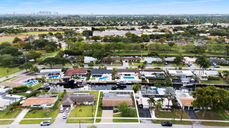 3 bedroom Single Family Residence at 1340 SW 56th Avenue, Plantation Isles Sec 5, Plantation — photo 3