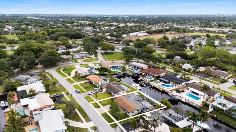 3 bedroom Single Family Residence at 1340 SW 56th Avenue, Plantation Isles Sec 5, Plantation — photo 4