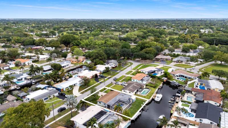 3 bedroom Single Family Residence at 1340 SW 56th Avenue, Plantation Isles Sec 5, Plantation — photo 5
