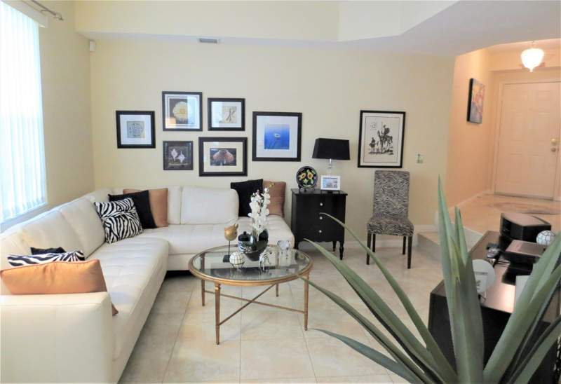 2 bedroom Townhouse at 1900 Oceanwalk Lane #117, Ocean Walk Villas Condo, Lauderdale-By-The-Sea — photo 3