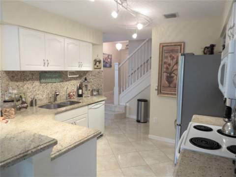 1900 Oceanwalk Lane #117, Lauderdale-By-The-Sea FL - photo 9 of 34