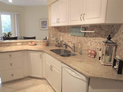 1900 Oceanwalk Lane #117, Lauderdale-By-The-Sea FL - photo 10 of 34