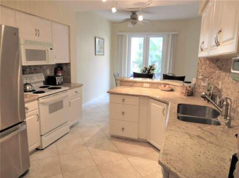 1900 Oceanwalk Lane #117, Lauderdale-By-The-Sea FL - photo 11 of 34