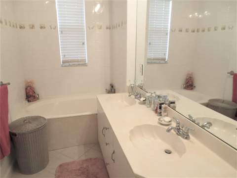 1900 Oceanwalk Lane #117, Lauderdale-By-The-Sea FL - photo 16 of 34