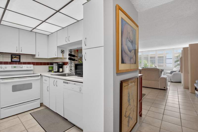 1 bedroom Condominium at 1170 N Federal Highway #305, East Point Towers Condo, Fort Lauderdale — photo 3