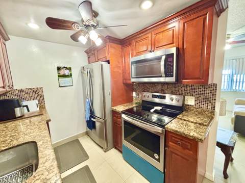 203 Farnham I, Deerfield Beach FL - photo 10 of 63