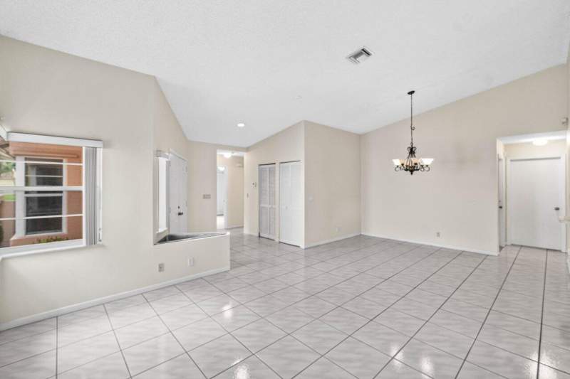 3 bedroom Single Family Residence at 10001 Country Brook Road, BOCA SPRINGS, Boca Raton — photo 3