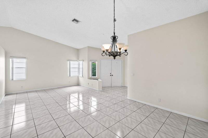 3 bedroom Single Family Residence at 10001 Country Brook Road, BOCA SPRINGS, Boca Raton — photo 4