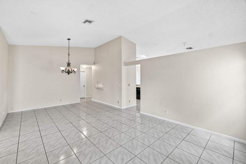 3 bedroom Single Family Residence at 10001 Country Brook Road, BOCA SPRINGS, Boca Raton — photo 5