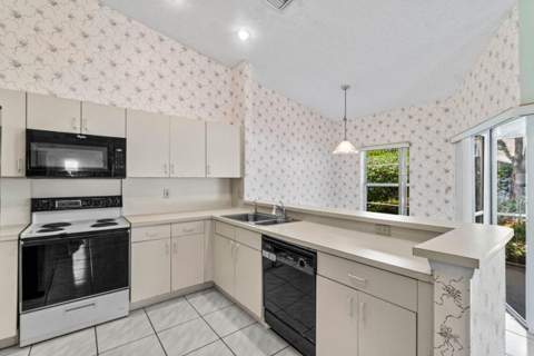 10001 Country Brook Road, Boca Raton FL - photo 9 of 25