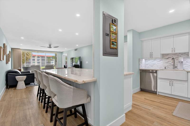 2 bedroom Condominium at 3100 NE 48th Court #214, No 3 Palm-Aire At Coral Key, Lighthouse Point — photo 3