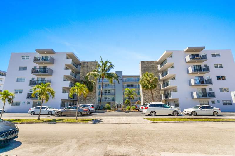 2 bedroom Condominium at 1750 Jefferson Street #507, Winter Haven Towers Condo, Hollywood — photo 2
