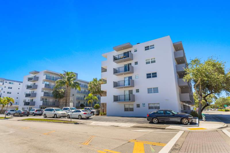 2 bedroom Condominium at 1750 Jefferson Street #507, Winter Haven Towers Condo, Hollywood — photo 3