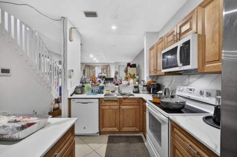 3720 Oleander Terrace, Riviera Beach FL - photo 10 of 30