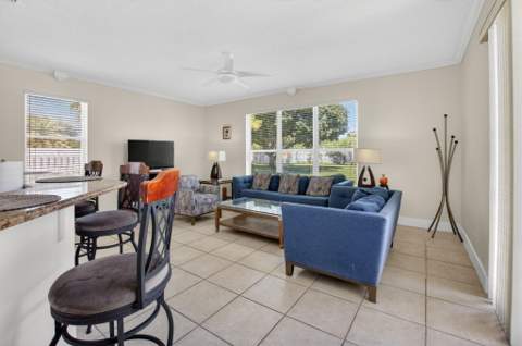 6207 Shadow Tree Lane, Lake Worth FL - photo 15 of 103