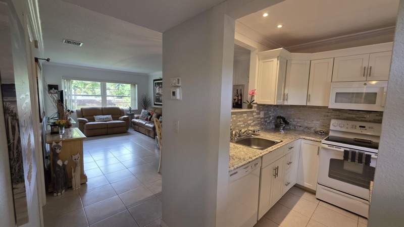 1 bedroom Condominium at 5161 W Oakland Park Boulevard #206, Oleander Gardens Condo, Lauderdale Lakes — photo 2