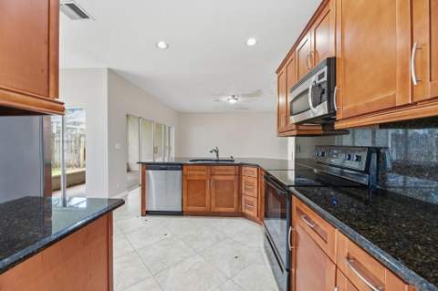 7634 Trenton Drive, Lake Worth FL - photo 11 of 36