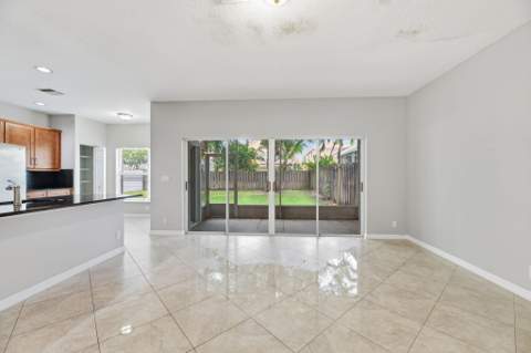 7634 Trenton Drive, Lake Worth FL - photo 14 of 36