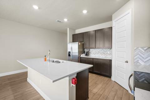 8588 Dahlia Circle, Port St. Lucie FL - photo 19 of 86