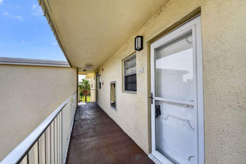 2 bedroom Condominium at 2515 NE 1st Court #4020, Village Royale On The Green Condo, Boynton Beach — photo 4