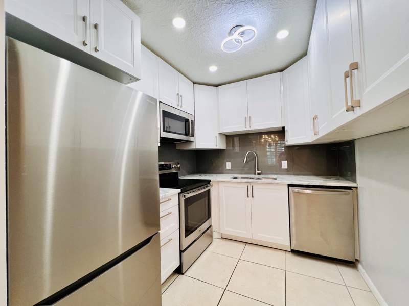 2 bedroom Condominium at 74 Berkshire C, Century Village - Berkshire A Thru K Condos, West Palm Beach — photo 2