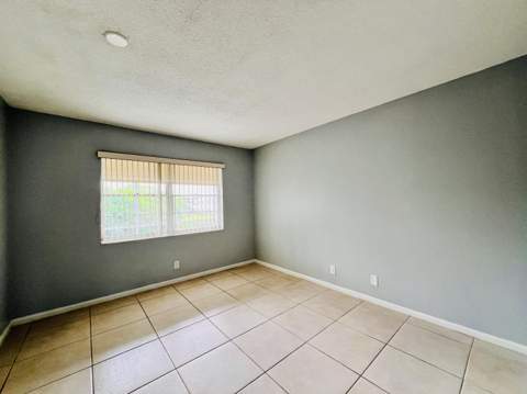 74 Berkshire C, West Palm Beach FL - photo 6 of 18